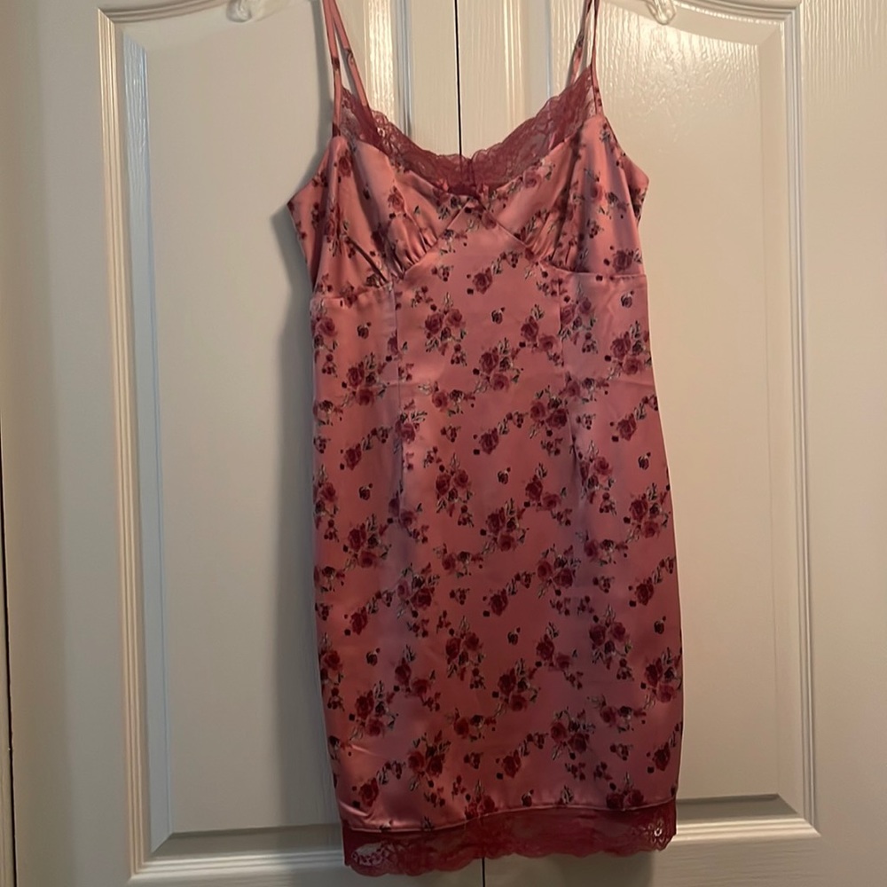 Women’s floral Satin dress with lace accents